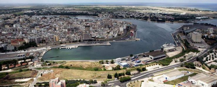 Porto di Brindisi scarpe sequestrate