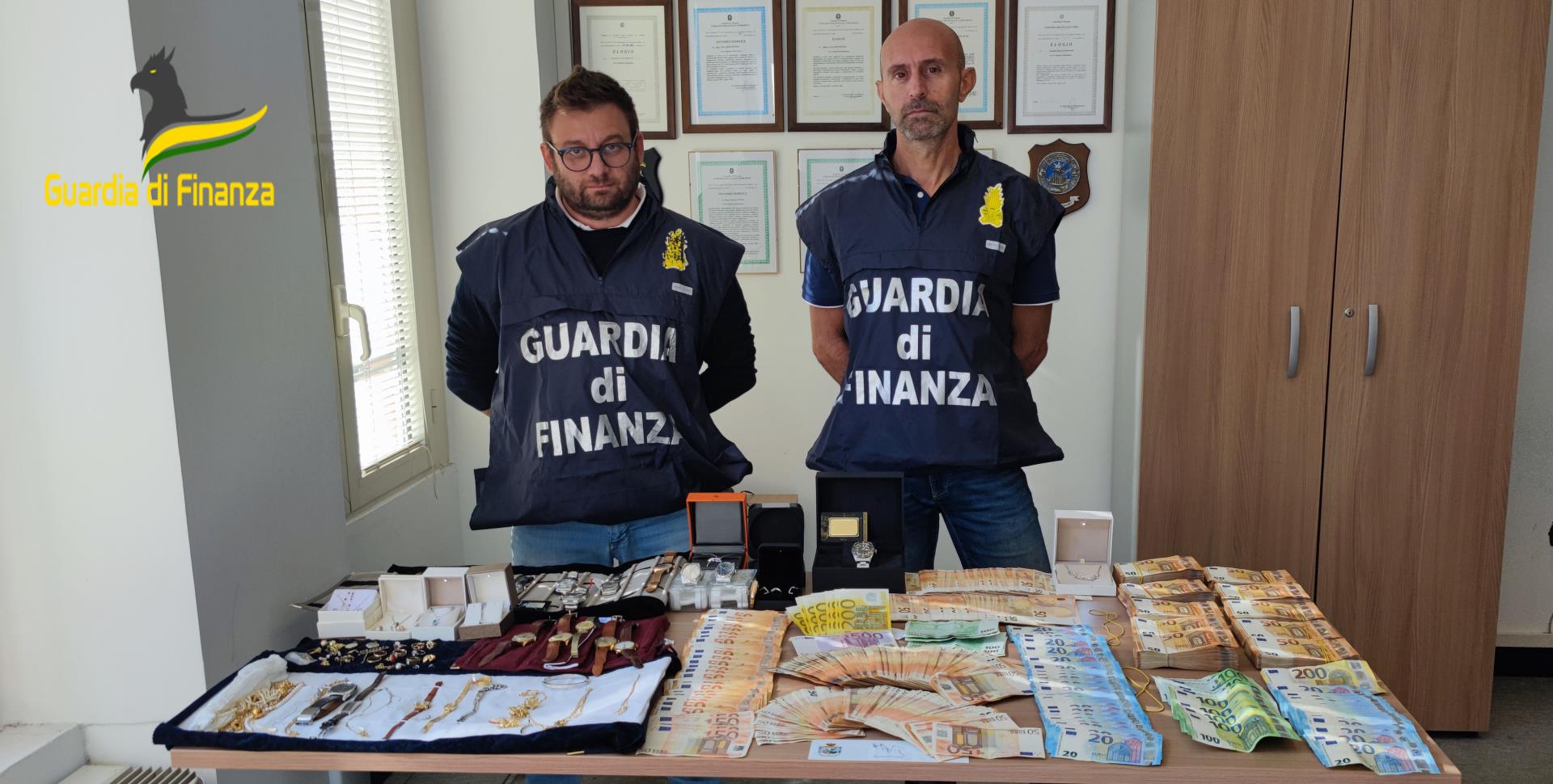 Orologi di lusso 100 milioni guardia di finanza varese