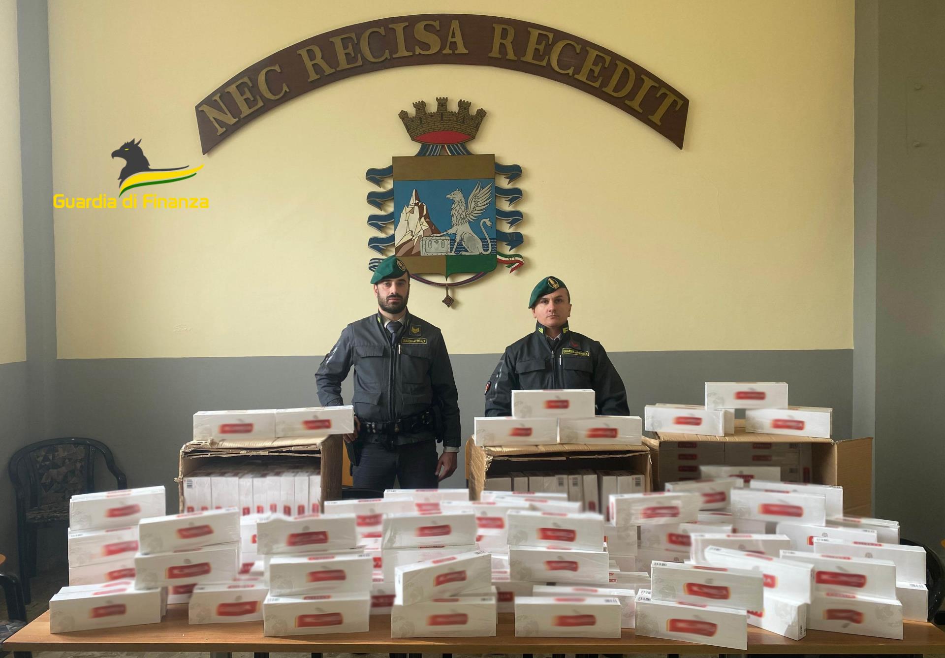 GDF NAPOLI: LOTTA AL CONTRABBANDO. SEQUESTRATE OLTRE 50 KG DI SIGARETTE IN “ZONA ROSSA” E ARRESTATO IL RESPONSABILE.