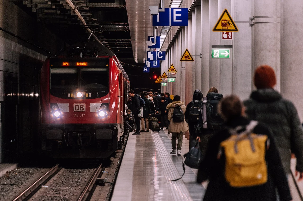 treno ferrovie dello stato disagi ritardi governo federconsumatori